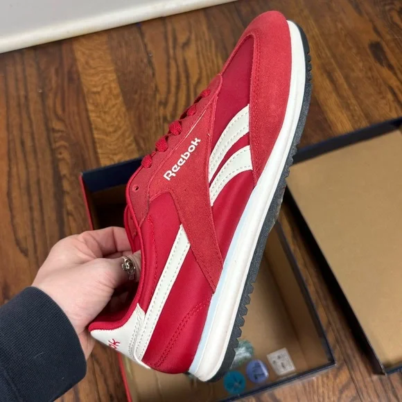 Reebok Retro Low Sneakers Women’s Size 7.5 Red White AR30309W-RCL New in Box - Picture 5 of 9